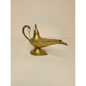 Vintage Unique Raised Brass Aladdin Genie Lamp Oil Lamp Home Exotic Decoration